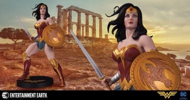 This Wonder Woman Statue Is a Gift from The Gods